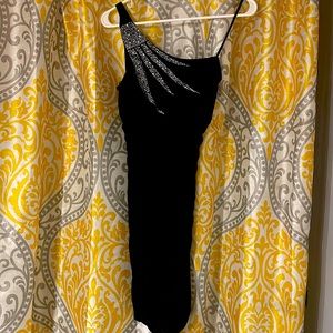 Lil Black dress -Petite-